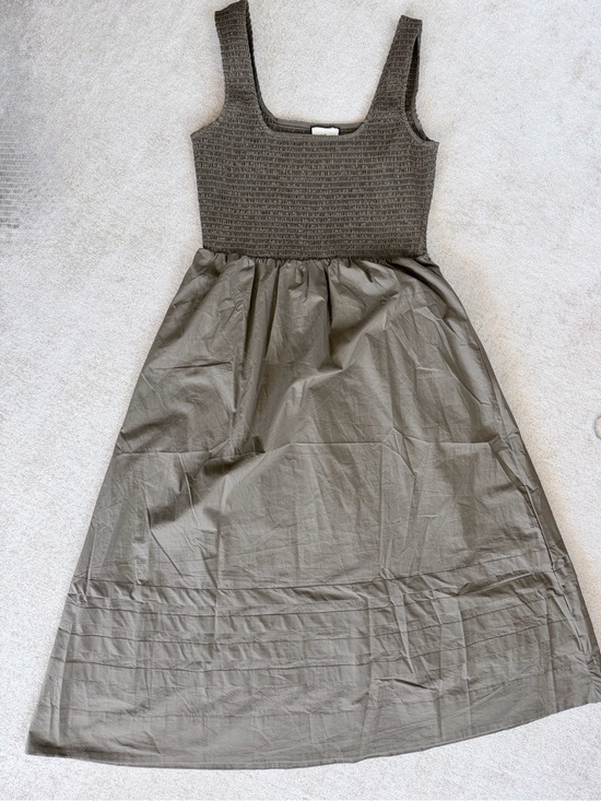 Tuckernuck Dresses & Skirts - NWT Tuckernuck Smocked Bodice Midi Dress Brown Olive Medium